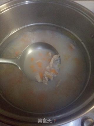 胡萝卜皮蛋瘦肉粥的做法步骤：3