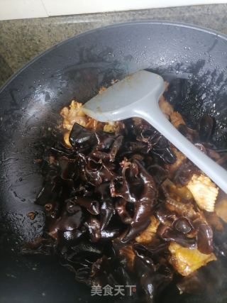 木耳炒鸡的做法步骤：7