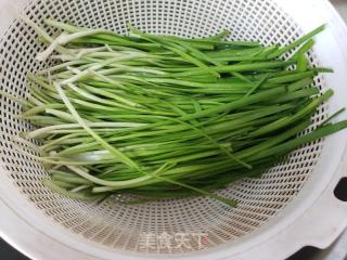 韭菜炒绿豆芽的做法步骤：1