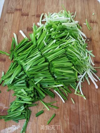 韭菜炒绿豆芽的做法步骤：2