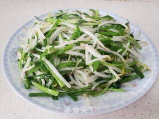 韭菜炒绿豆芽的做法步骤：5