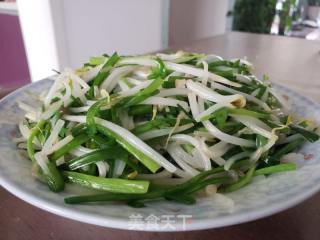 韭菜炒绿豆芽的做法步骤：6
