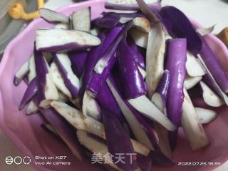 蒜蓉红烧茄子的做法步骤：1