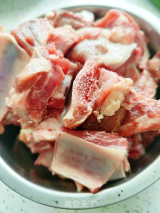 电高压锅焖排骨的做法步骤：1