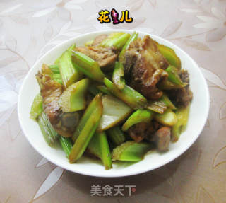 鸡块炒西芹的做法
