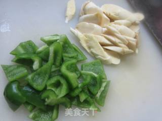 虾仁柿子椒炒鞭笋的做法步骤：5