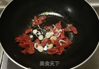腊肠炒芹菜的做法步骤：6