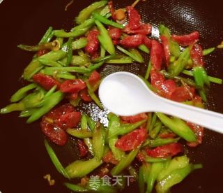 腊肠炒芹菜的做法步骤：10