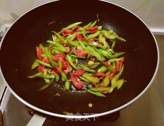 腊肠炒芹菜的做法步骤：11