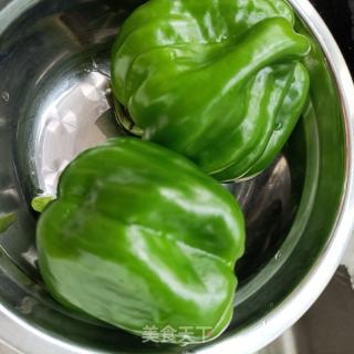 皱皮椒炒脱脂猪蹄的做法步骤：1