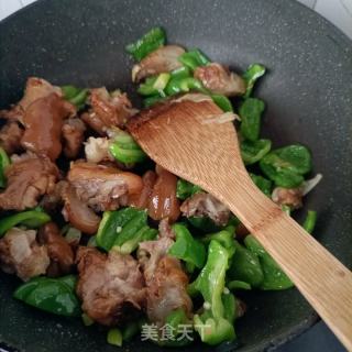 皱皮椒炒脱脂猪蹄的做法步骤：8