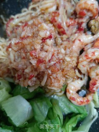 蒜蓉小龙虾炒面的做法步骤：6