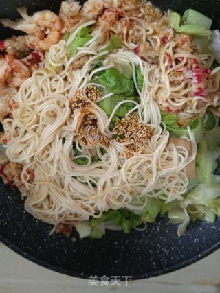 蒜蓉小龙虾炒面的做法步骤：8