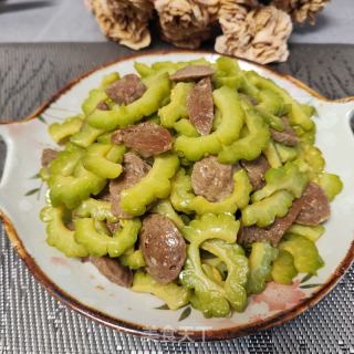 肉丸炒苦瓜的做法步骤：6