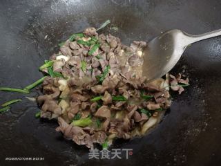 鸭肾炒葱段的做法步骤：6