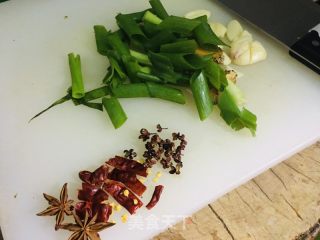 酥骨小鲫鱼的做法步骤：2