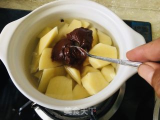砂锅土豆炖牛肉的做法步骤：3
