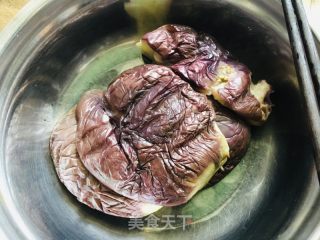 蒜泥茄子的做法步骤：1