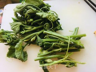 南瓜尖瘦肉汤的做法步骤：2