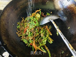 青椒牛肉丝的做法步骤：7
