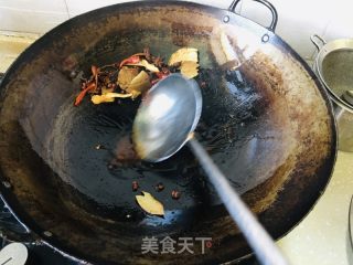 砂锅酸菜粉条炖红烧肉的做法步骤：6