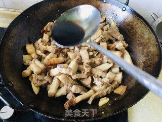 砂锅酸菜粉条炖红烧肉的做法步骤：8