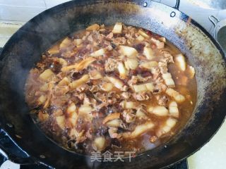砂锅酸菜粉条炖红烧肉的做法步骤：9