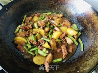 砂锅酸菜粉条炖红烧肉的做法步骤：13