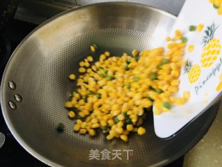 豌豆炒玉米的做法步骤：3