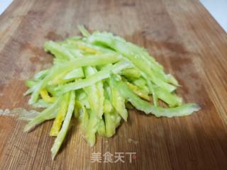 苦瓜鸡蛋煎饼的做法步骤：1