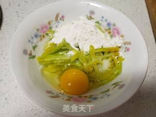 苦瓜鸡蛋煎饼的做法步骤：2