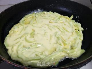 苦瓜鸡蛋煎饼的做法步骤：4