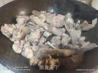 嫩姜焖鸭的做法步骤：4
