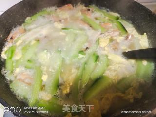丝瓜鸡蛋虾头汤的做法步骤：9