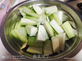 丝瓜煎鸡蛋汤的做法步骤：1