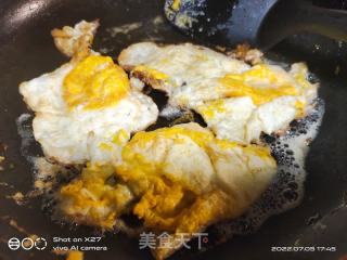 丝瓜煎鸡蛋汤的做法步骤：2