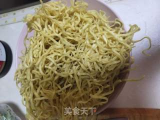 黄瓜凉拌面条的做法步骤：1