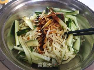 黄瓜凉拌面条的做法步骤：7