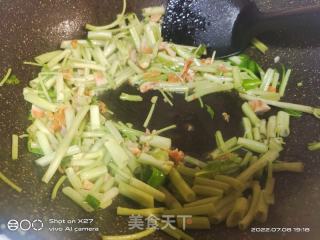 空心菜根炒饭的做法步骤：2