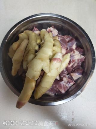 嫩姜红烧鸭子的做法步骤：1