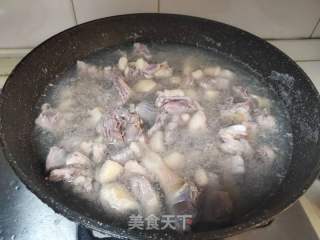 嫩姜红烧鸭子的做法步骤：2