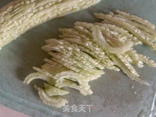 青椒豆豉炒苦瓜的做法步骤：3