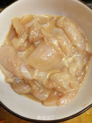 香煎鸡胸肉的做法步骤：1
