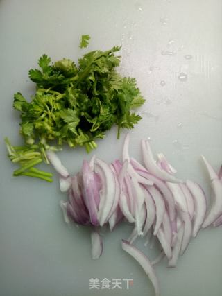 香煎鸡胸肉的做法步骤：2
