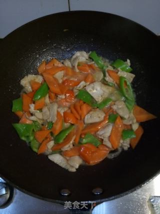 胡萝卜炒鸡肉的做法步骤：5