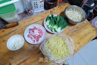 豆芽肉丝炒面的做法步骤：1