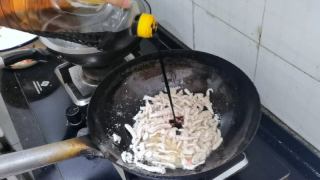 豆芽肉丝炒面的做法步骤：2