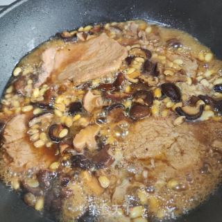香菇黄豆烧大排的做法步骤：6