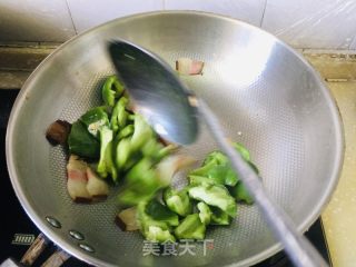 菜椒炒腊肉的做法步骤：4
