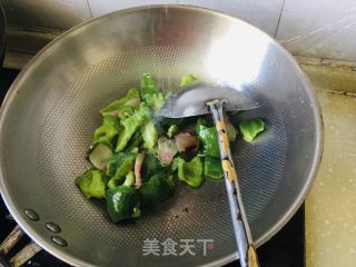 菜椒炒腊肉的做法步骤：6
